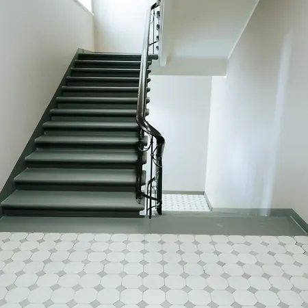 New! Quiet With Elevator, 9 Min Walk To Old Town