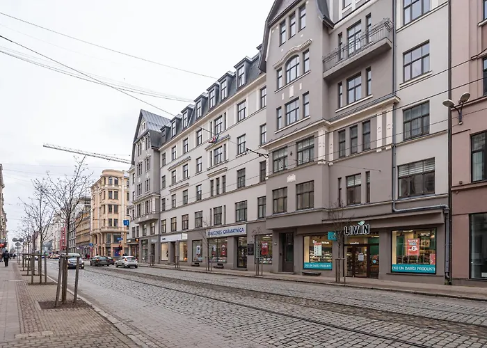 New! Quiet With Elevator, 9 Min Walk To Old Town