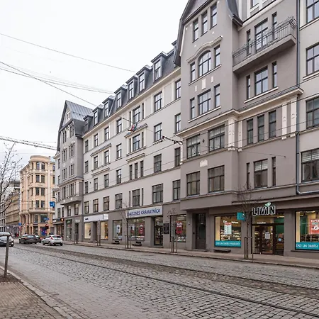 New! Quiet With Elevator, 9 Min Walk To Old Town