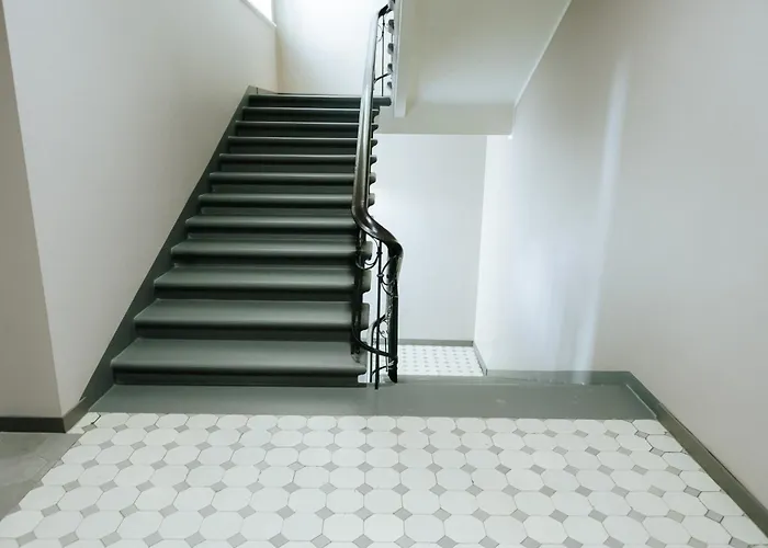 New! Quiet With Elevator, 9 Min Walk To Old Town