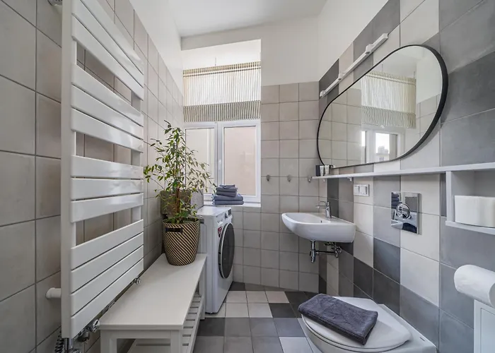 New! Quiet With Elevator, 9 Min Walk To Old Town