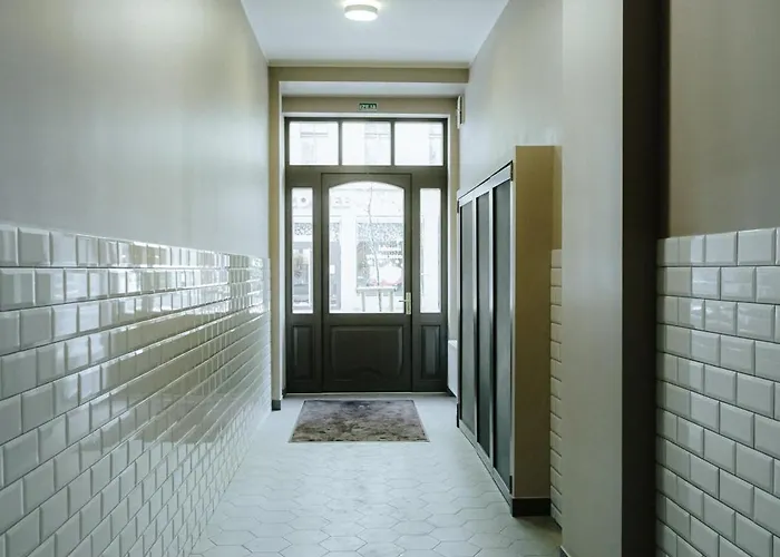 New! Quiet With Elevator, 9 Min Walk To Old Town Апартаменты