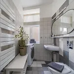 New! Quiet With Elevator, 9 Min Walk To Old Town